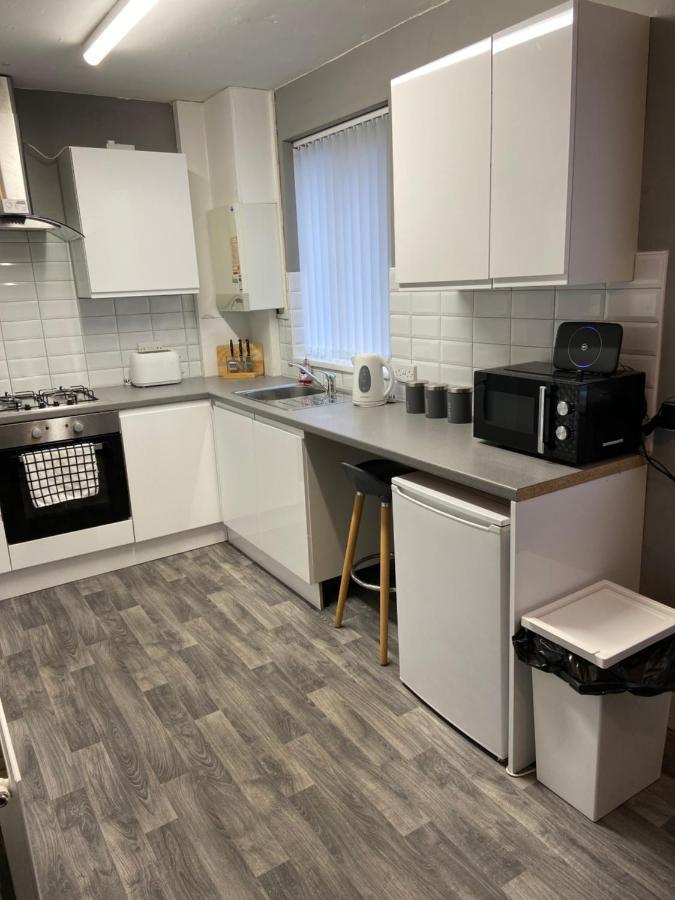 View 2 Bed House Free Parking Дом отдыха *