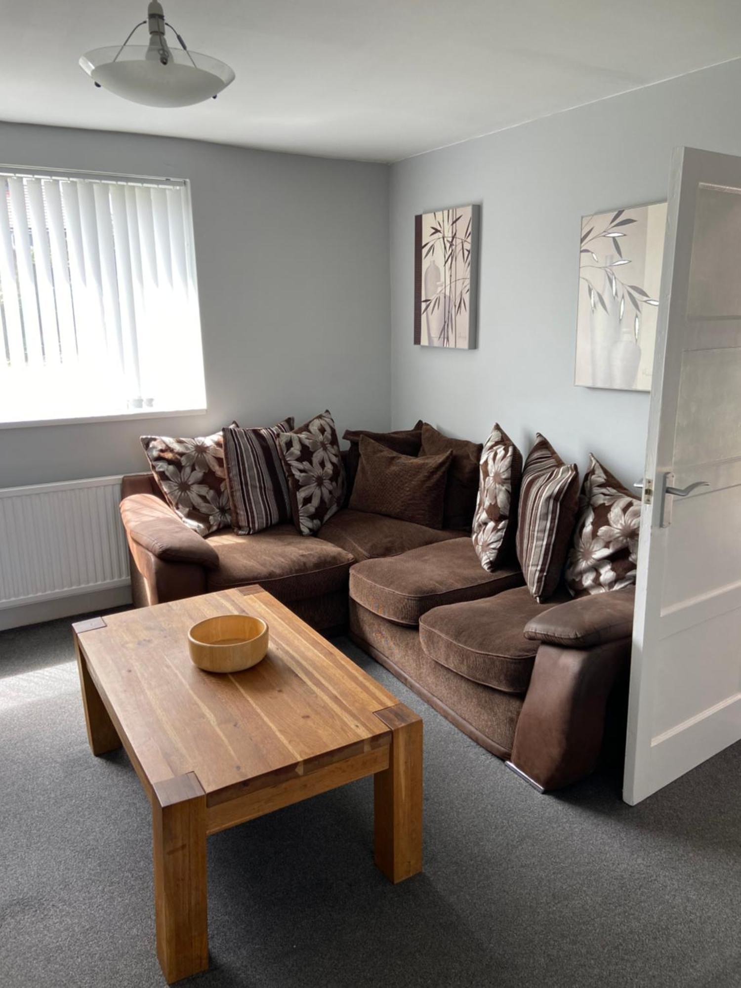 View 2 Bed House Free Parking Шефилд